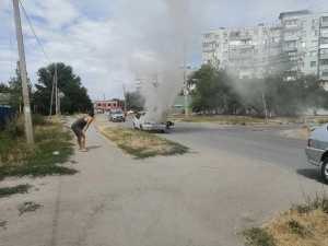 В Новочеркасске сгорел автомобиль