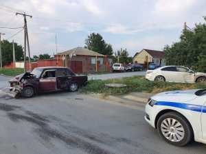 Под Новочеркасском четыре человека пострадали в аварии