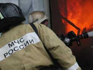 Под Новочеркасском при пожаре в рыбацком цеху едва не погиб человек