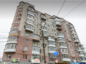 В Новочеркасске во дворе многоэтажного дома нашли мертвым 47-летнего мужчину