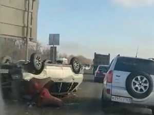 Заснувший водитель ВАЗа перевернулся на въезде в Новочеркасск