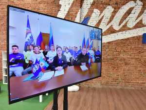 Ростов и Луганск в день освобождения от немецко-фашистских захватчиков связал телемост