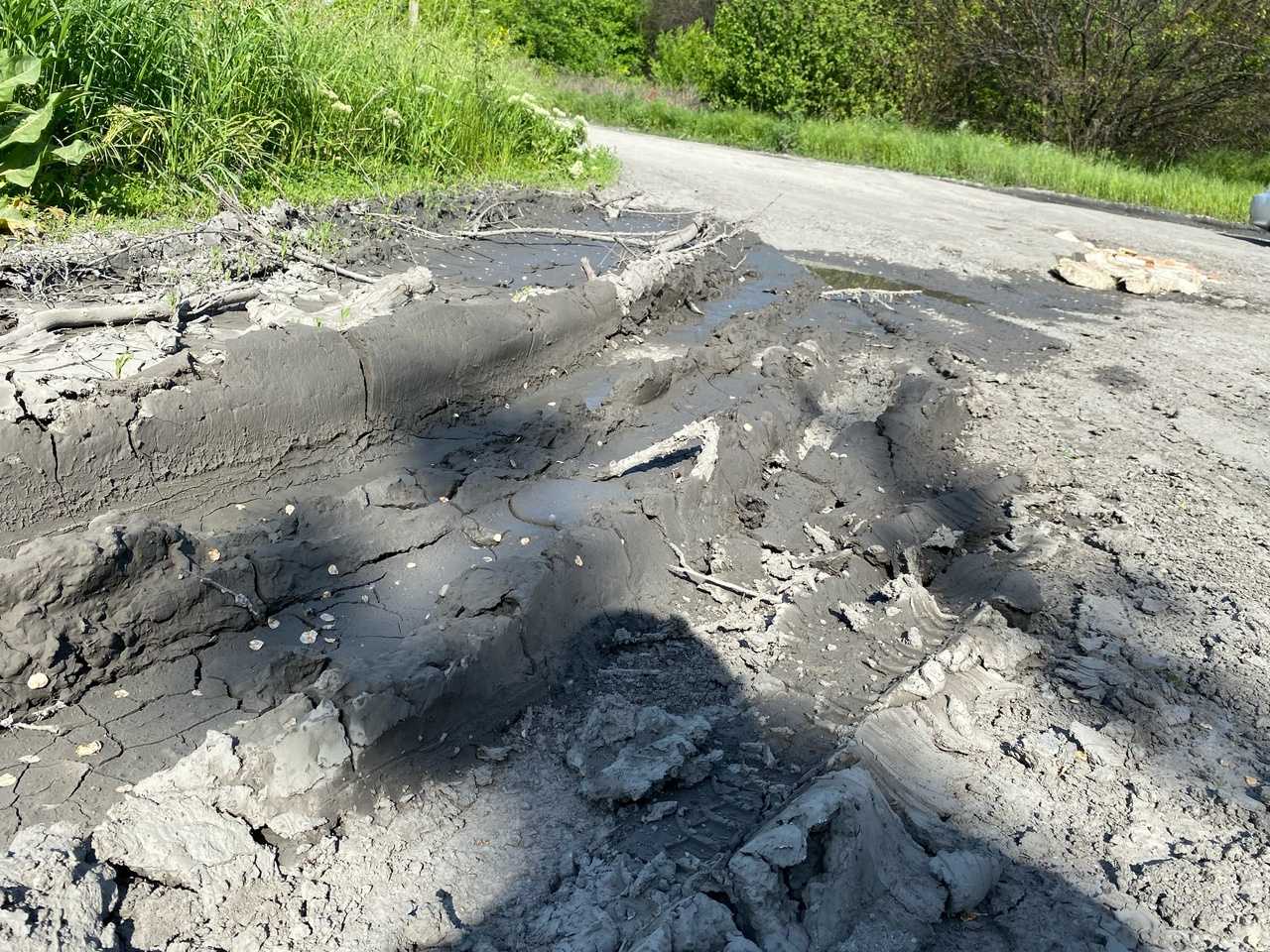 Жители Новочеркасска жалуются на разбитую дорогу на улице Кадамовской
