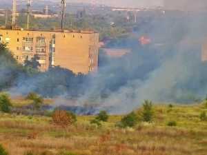 Около десятка спасателей тушили ландшафтный пожар в Новочеркасске