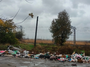 Жители Новочеркасска пожаловались на свалку на улице Железнодорожной