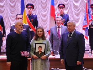 В Новочеркасске семье погибшего в СВО бойца передали награду