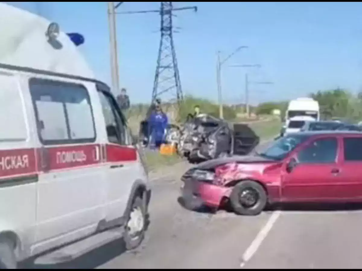 Под Новочеркасском в массовом ДТП с автобусом один погиб и трое пострадали