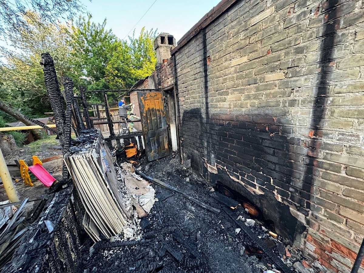 В Новочеркасске произошел пожар в жилом доме