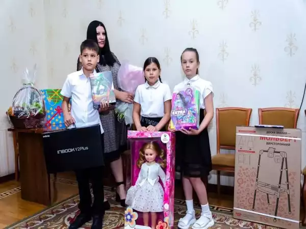 Алексей Логвиненко поздравил с Днем защиты детей семью бойца СВО