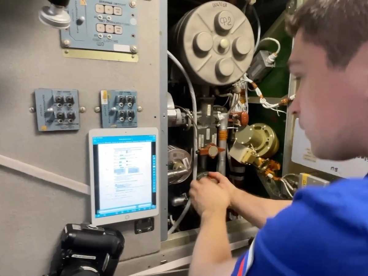 Космонавт из Новочеркасска показал как происходит очистка атмосферы МКС