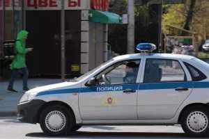 В Новочеркасске легковушка на полном ходу врезалась в металлический забор