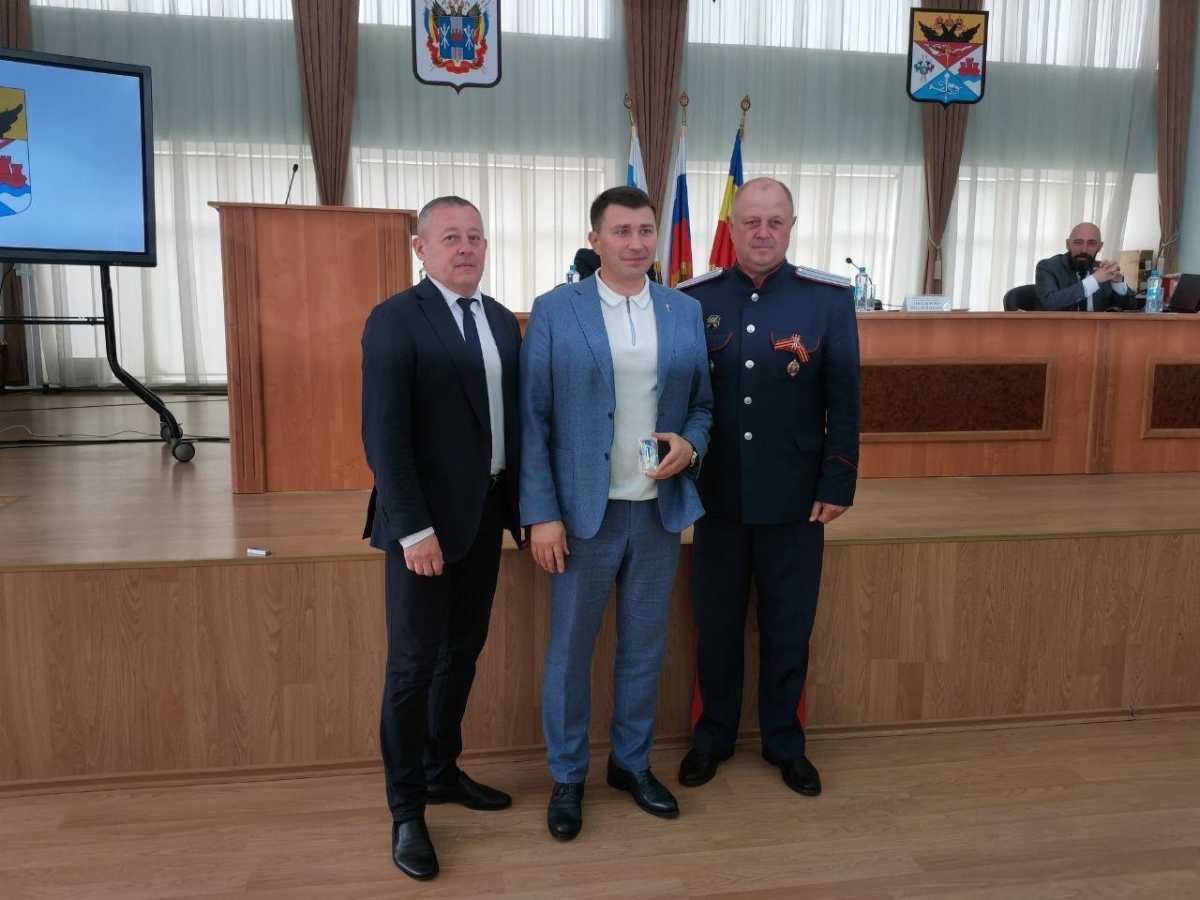 За вклад в возрождение донского казачества казаков Новочеркасска наградили медалями