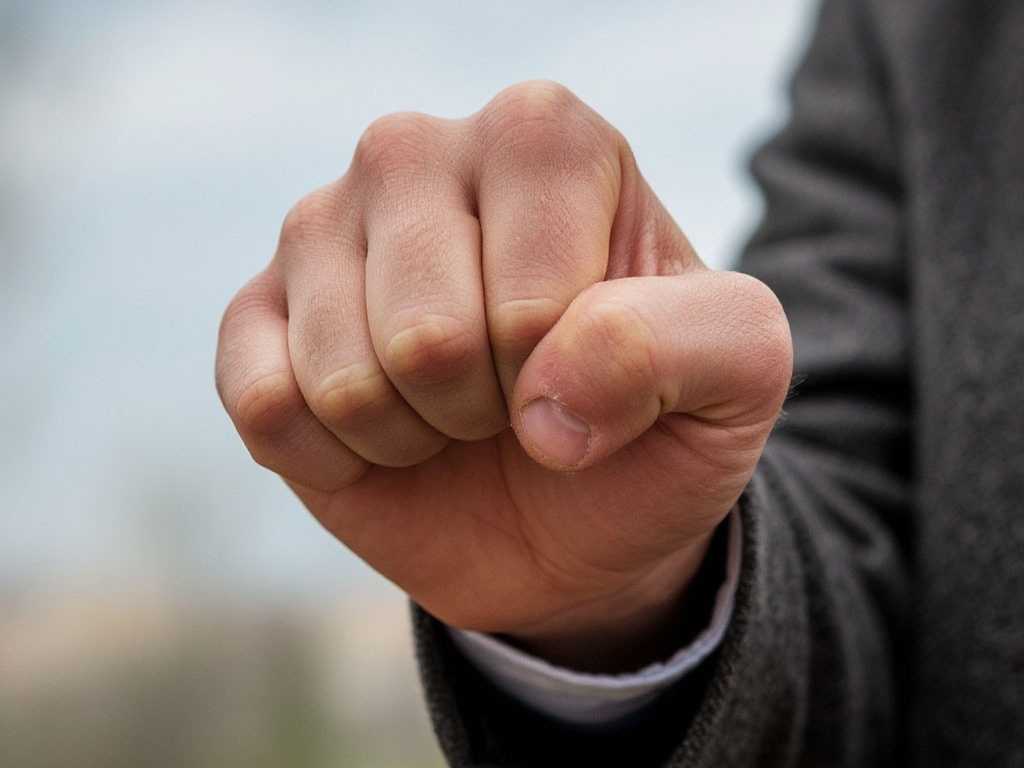 В Новочеркасске мужчина из-за ревности забил кулаками до смерти сожительницу