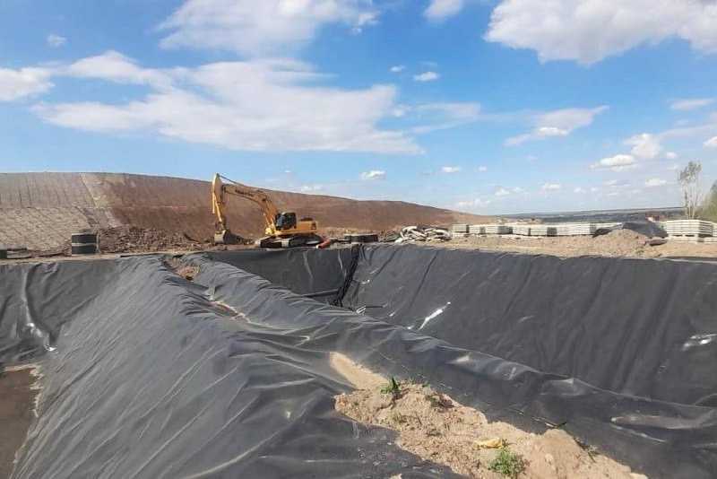 В Новочеркасске потушили крупный пожар на мусорном полигоне