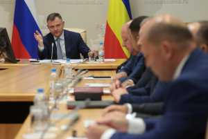 Юрий Слюсарь потребовал оперативно завершить установку детских площадок в школах и детских садах Ростовской области