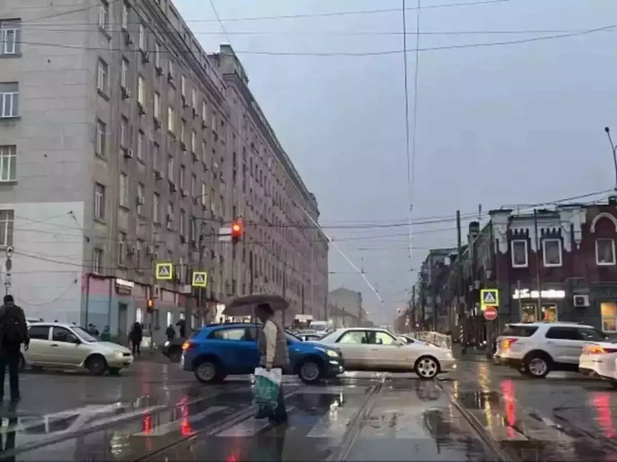 Из-за ливня водителей Ростовской области предупредили соблюдать осторожность на дорогах
