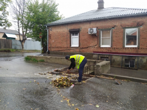 Коммунальные службы провели работы по расчистке ливневок в Ростове