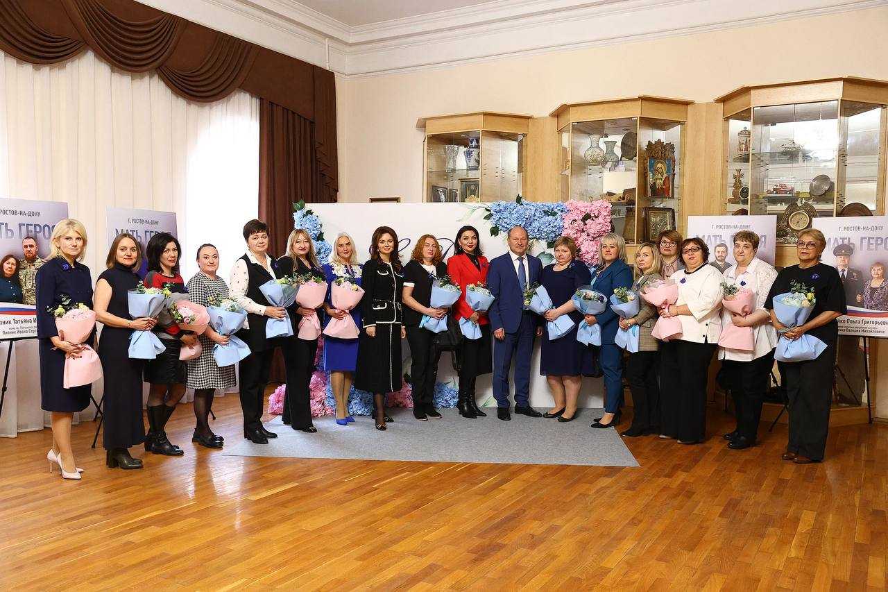 В преддверии Дня матери Александр Скрябин встретился с мамами участников СВО