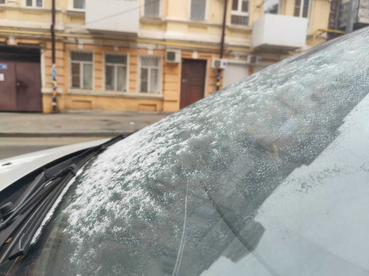 Туман и гололедица: Водителей Ростовской области предупреждают об опасности