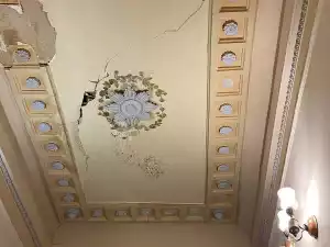 В Новочеркасске рушится здание бывшего Офицерского собрания