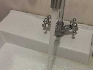 Микрорайон Новочеркасска остался без воды из-за порыва