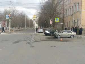 Проехал на красный сигнал светофора: водитель «Акцента» пострадал в ДТП в центре Новочеркасска