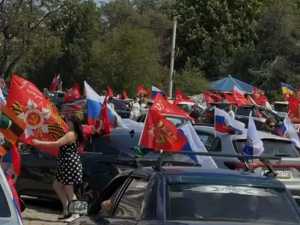 В Новочеркасске автомобилисты устроили автопробег в честь 9 мая